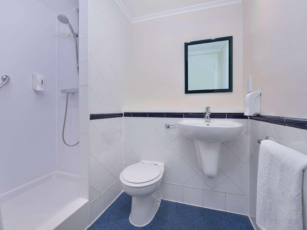 Travelodge Walton On Thames Walton-on-Thames Room photo