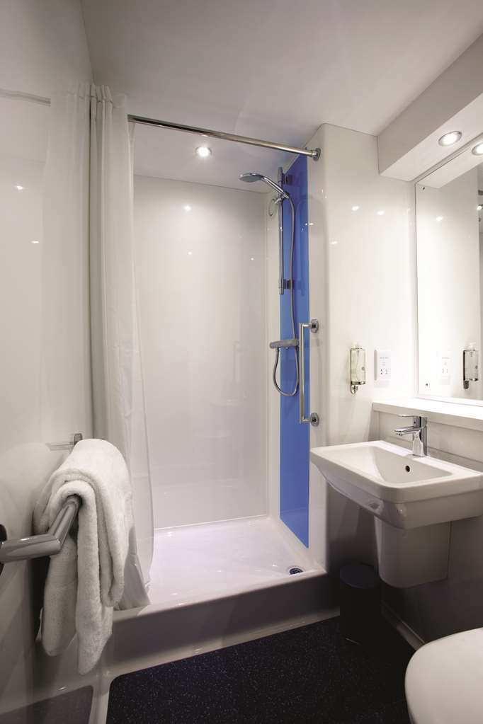 Travelodge Walton On Thames Walton-on-Thames Room photo